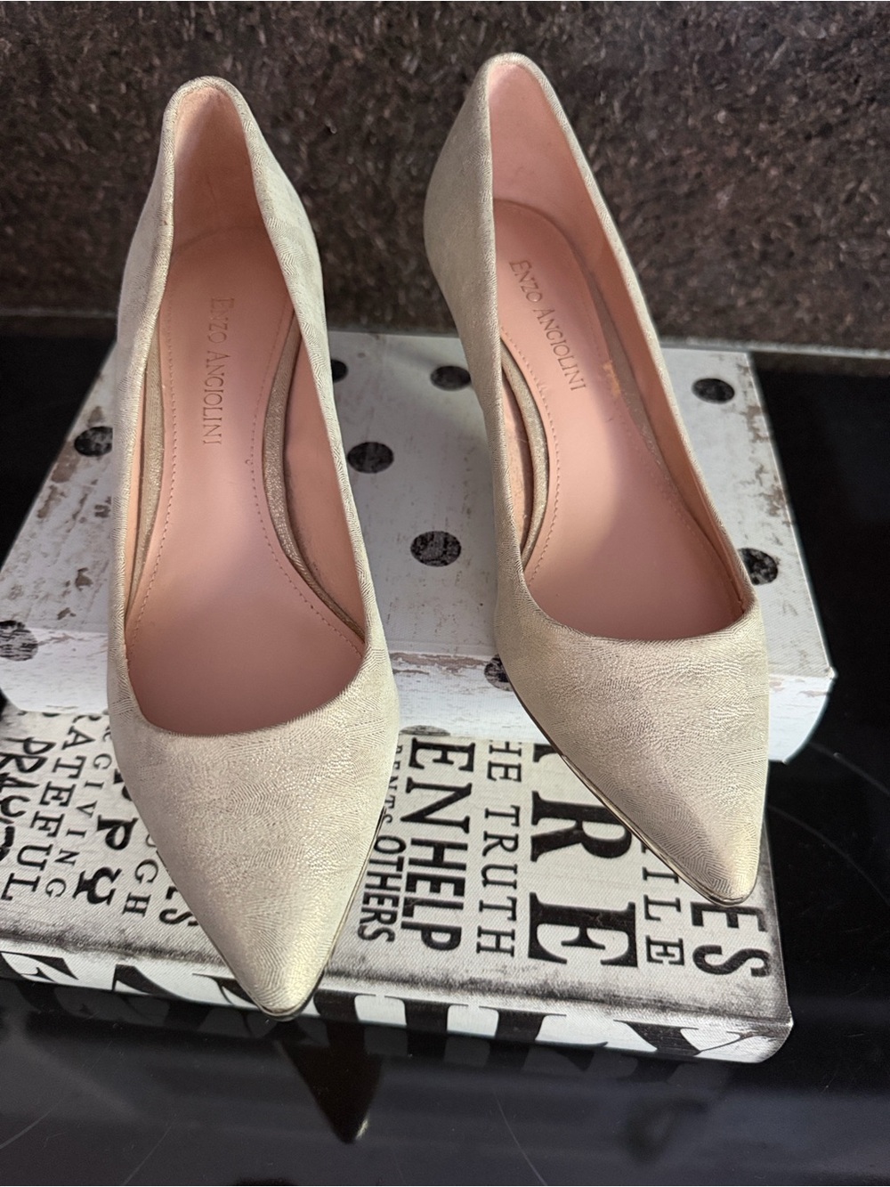 Enzo Angiolini Champagne Gold Pointed-Toe Pump - Women's Sz 6.5 M